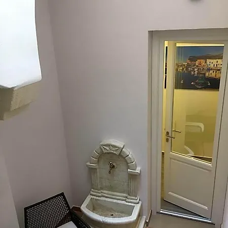 Marconi Bed and Breakfast Φαβινιάνα